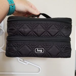 Lug stacking toiletry case